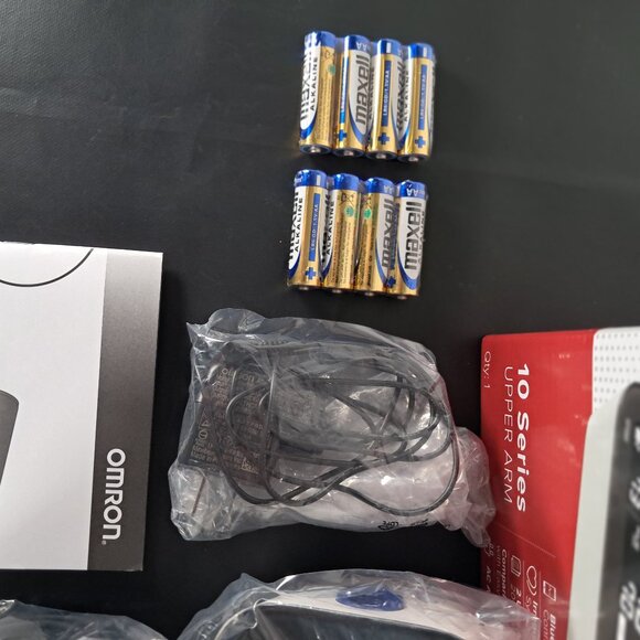 New Omron Blood Pressure Monitor Wireless 10 Series Upper Arm DR. Recommended - Picture 10 of 11